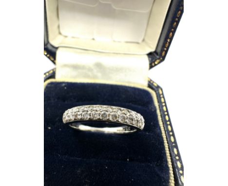 9ct white gold diamond ring (3g)