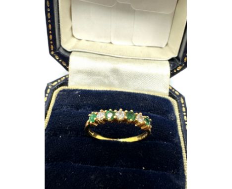 18ct gold vintage diamond and emerald  ring (1.7g)