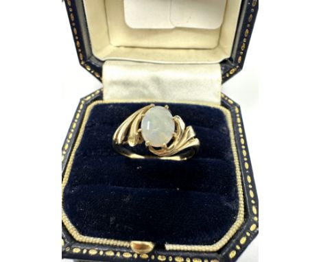 9ct gold vintage opal set dress ring (1.8g)