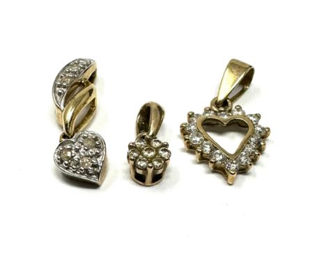 3 x 9ct gold vintage diamond set cluster pendants (1.5g)