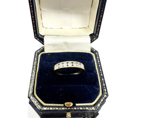 9ct gold diamond ring (2.6g)