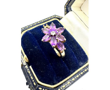 9ct gold amethyst and diamond flower cluster and shoulder set ring - MISSING STONE as seen (2.8g)