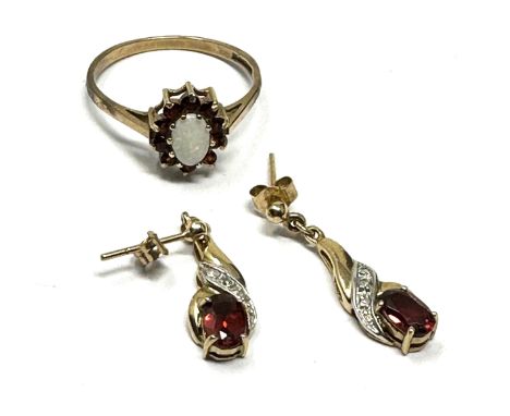 2 x 9ct gold garnet earrings &amp; ring inc. opal &amp; diamond (3.3g)