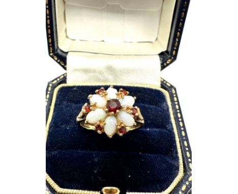 9ct gold opal and garnet  dress ring (3.3g)