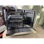 BELLE Machine Espresso NESPRESSO # AGUILA # AG220 Pro (5 ans ) valeur de 18K a/ café valeur de 1600$