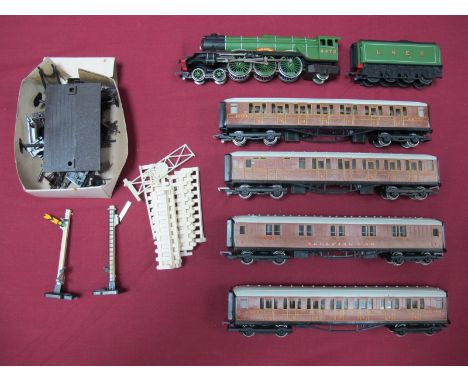 A Hornby 'OO' Scale 4-6-2 A3 Flying Scotsman, and four LNER coaches plus accessories, playworn. 