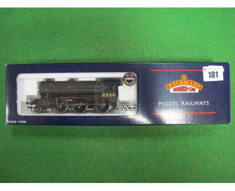 A Boxed Bachmann Branch-Line 'OO' Gauge #32-275 Class K3 2-6-0 Locomotive R/No. 2934, six wheeled standard tender, LNER black