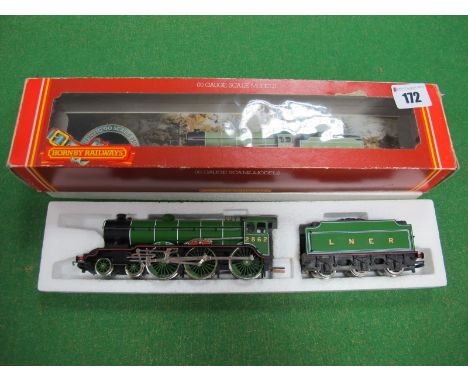 A Boxed Hornby 'OO' Gauge #R.053 Class B17 4-6-0 Locomotive R/No. 2862 'Manchester United', six wheeled powered tender, LNER 