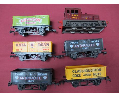 Atlas 'O' Gauge Outline British Shunter Locomotive 0-6-0 R/No. 7051, LMS maroon livery, (playworn). Five Lima 'O' Gauge Rolli