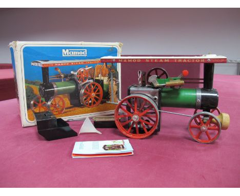 A Live Steam Mamod Traction Engine 1A, appears complete/unsteamed, boxed. 