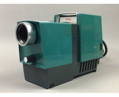 GROUP OF VINTAGE CAMERAS AND ACCESSORIES