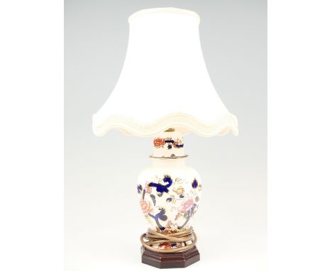 A Mason's Mandalay table lamp, 45 cm