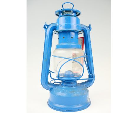 A new-old-stock Feuer Hand hurricane lamp, 25 cm excluding handles