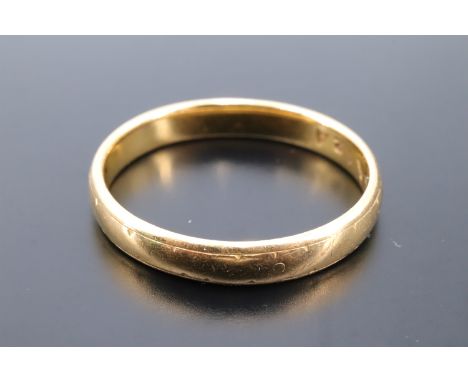A 22 ct gold wedding band, size R, 4.3 g