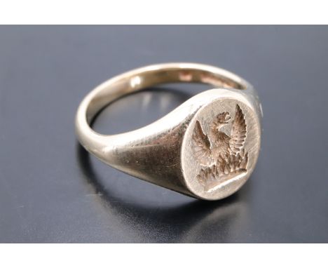 A modern 9 ct gold signet ring, the matrix bearing an intaglio of with a phoenix dexter with wings displayed and expanded, ab