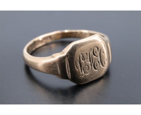 A 9 ct gold signet ring, K, 2.4 g