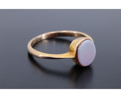 An antique signet ring, having a small vacant oval agate matrix, bezel-set on a 9 ct yellow metal shank, matrix 7 mm x 6 mm, 