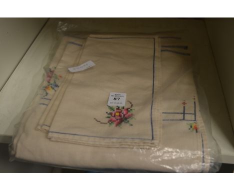 Tablecloth napkins.