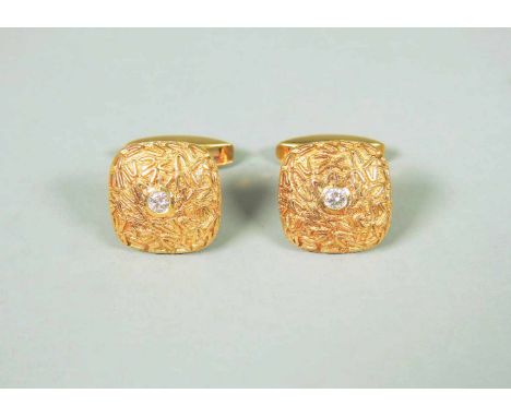   Manschettenknöpfe mit Diamantbesatz  Manschettenknöpfe mit Diamantbesatz   18 K Gelbgold. Paar hochwertige Manschettenknöpf