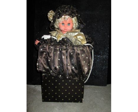 Clown in box Clown out of a box Electrified window display automaton with 1 movements in good working condition (FR) Dimensio
