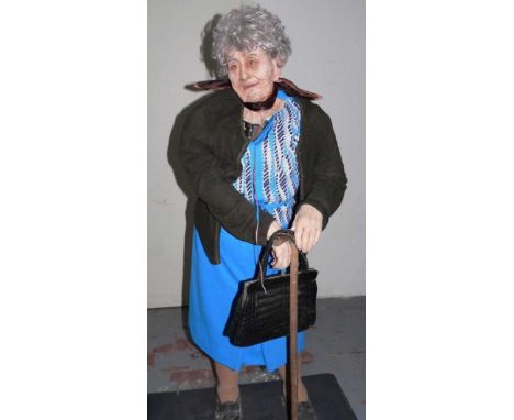 The Old Lady Life - size automaton Electrified window display automaton with 3 movements in good working condition (FR) Dimen