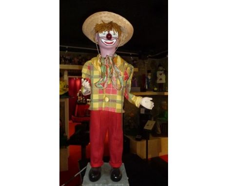 Clown with Straw Hat Electrified window display automaton with 2 movements in good working condition (FR) Dimensions: 0,85 x 