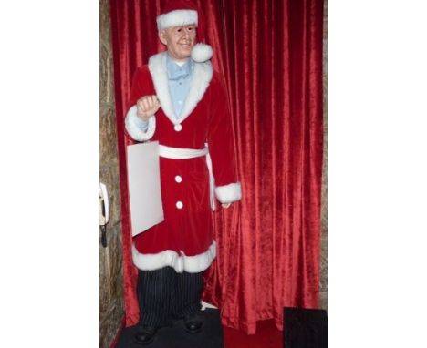 Father Christmas Santa, life-size automaton Electrified window display automaton with 2 movements in good working condition (