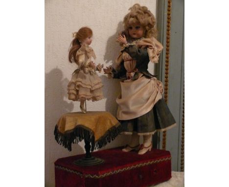 The dance lesson ROULLET-DECAMPS Rare automaton by ROULLET AND DECAMPS. Mechanical automaton on a pedestal with a female in p