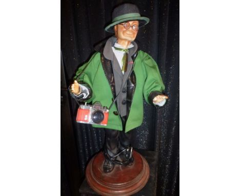The Photographer Electrified window display automaton with 2 movements in good working condition (FR) Dimensions: 0,75 x 0,40