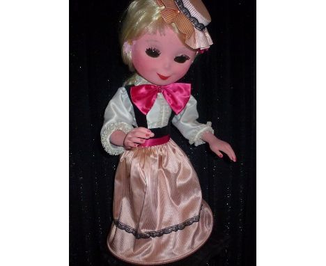 The girl in traditional costume Electrified window display automaton with 2 movements in good working condition (FR) Dimensio