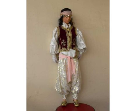Aladin Electrified window display automaton with 3 movements in good working condition (FR) Dimensions: 1,60 x 0,60 x 0,40 