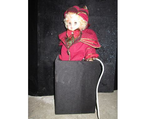 Clown in box Clown out of a box Electrified window display automaton with 1 movements in good working condition (FR) Dimensio