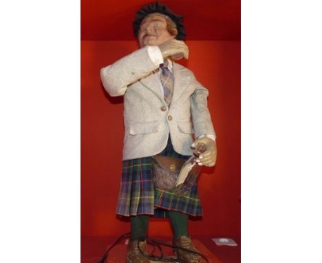  The Scot Electrified window display automaton with 2 movements in good working condition (FR) Dimensions: 1,00 x 0,60 x 0,60