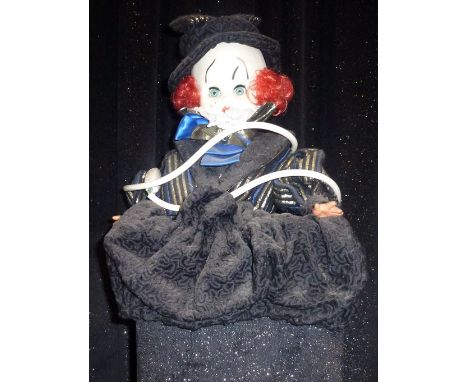 Clown in box Clown out of a box Electrified window display automaton with 1 movements in good working condition (FR) Dimensio