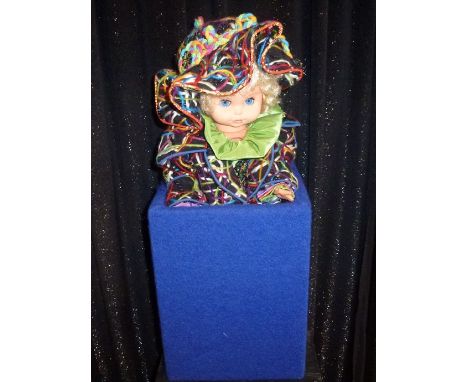 Clown in box Clown out of a box Electrified window display automaton with 1 movements in good working condition (FR) Dimensio