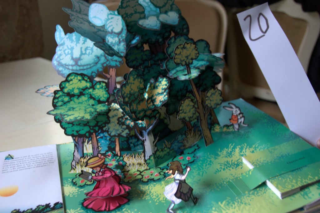 Alice In Wonderland Pop Up Book 2004 Edition Of Seuil Robert Sabuda Leaflet Animated Mechanisms