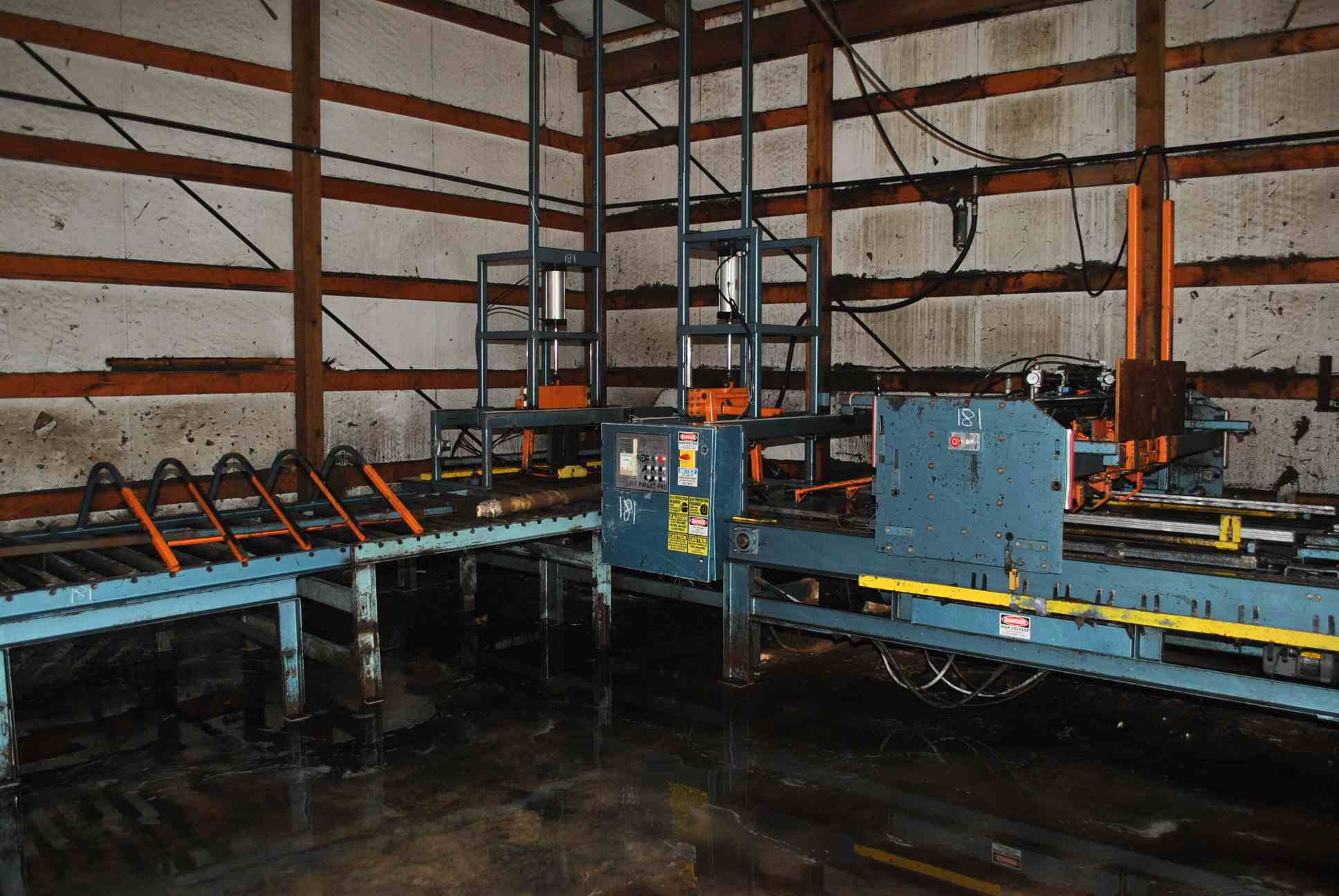 RAYCO PALLET PRO 4 STRINGER NAILER S/N96005; W/STACKER AND ROLLOUTS