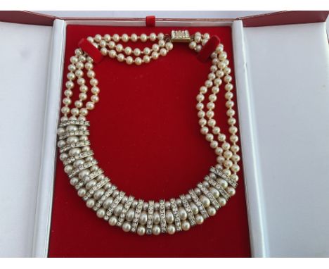 Deco Pearl and diamantÃ© necklace
