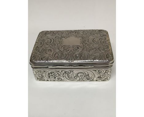 A quality George III silver table snuff box, circa 1817. The approximate weight is 173g.