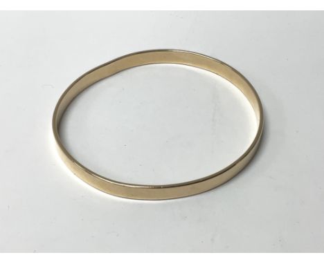 A yellow metal bangle, approx 21g.