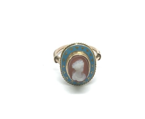 A Victorian gold and enamel cameo ring, approx 4.3g and approx size M.