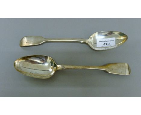 A pair of Georgian silver table spoons. 22 cm long. 149.2 grammes.