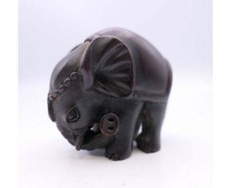 An elephant netsuke. 4 cm long.