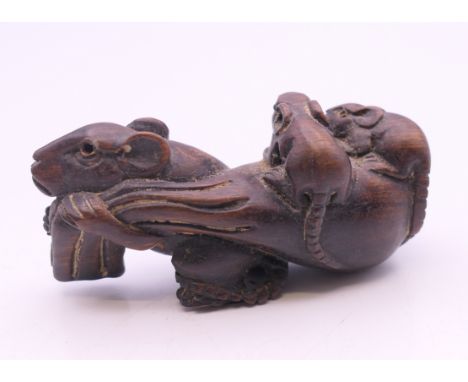 A three rats netsuke. 6 cm long.