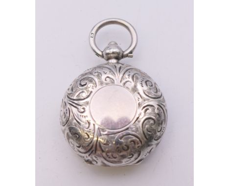 A George V silver single sovereign case with leaf pattern, Birmingham 1912. 3 cm diameter. 20.5 grammes.