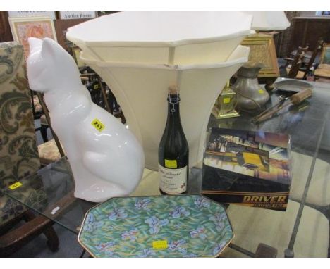 A miscellaneous lot to include a Driver collectors vehicle, boxed and a ceramic model of a Siamese cat 