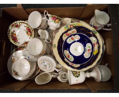 A good mixed lot of ceramics to include a Royal Albert Old Country Roses part set consisting of fourteen pieces, a Royal Doul