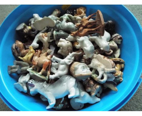 Wade - a large collection of Wade Whimsies and other miniature ceramic figurines depicting animals - Est £20 - £30