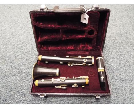 A clarinet by DY of the USA in original black hard case with Yamaha mouthpiece. Estimate £40 - £60