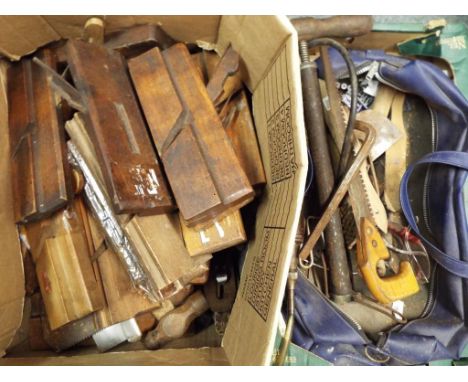 A large quantity of vintage tools